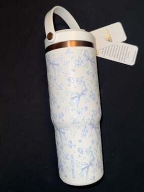Hydrapeak Nomad 32oz Toile Ribbon Artisan Tumbler Blue Bows
